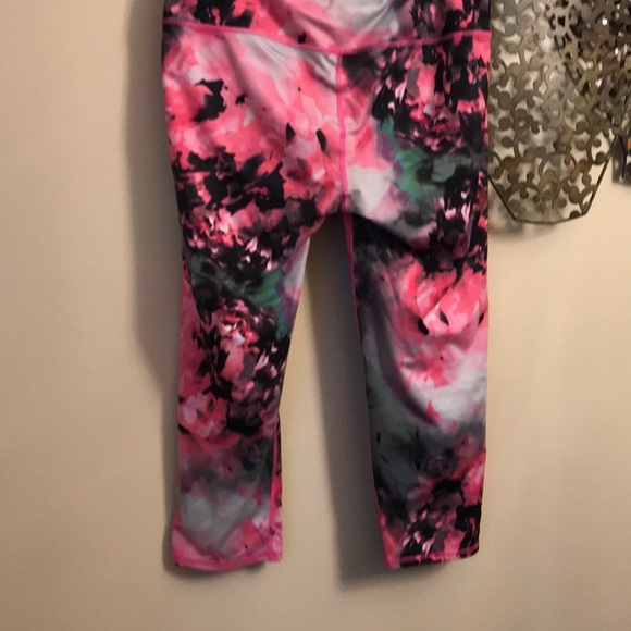 - Athleta floral crop leggings - Picture 6 of 6